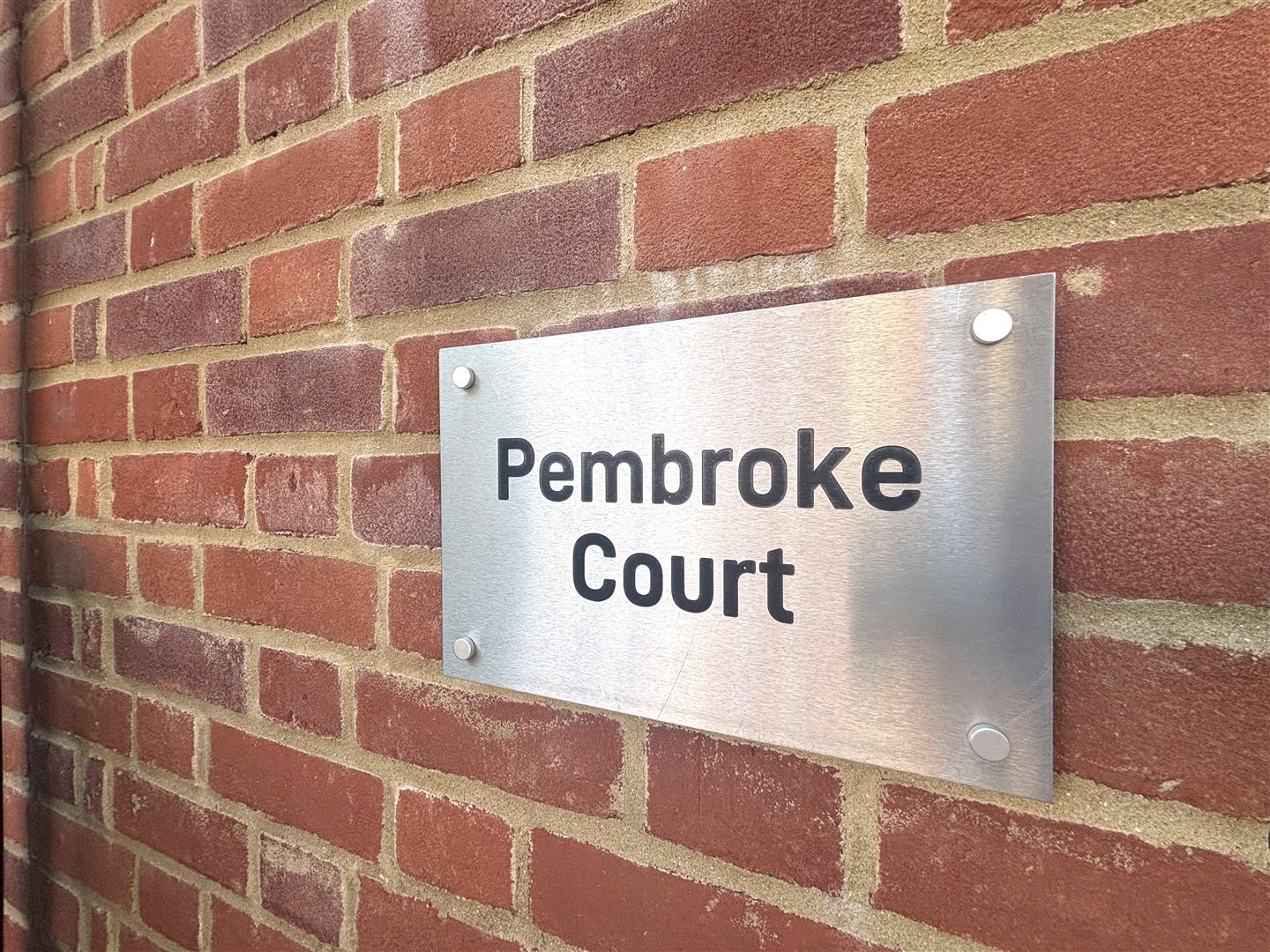 30 Warwick Avenue, Bedford
